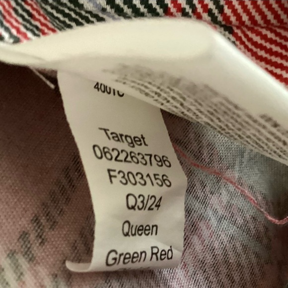 Threshold Red and Green Plaid Holiday Queen Sheet set. - Picture 8 of 8